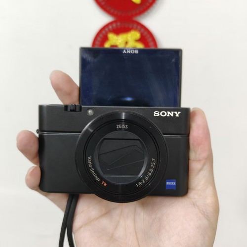 Sony DSC-RX100 III RX100M3 20.1 MP 2.9x Zoom Digital Camera