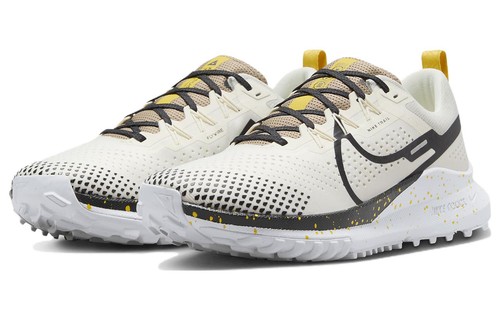 Level SS/New - Nike React Pegasus Trail 4 Low Pale Ivory Khaki