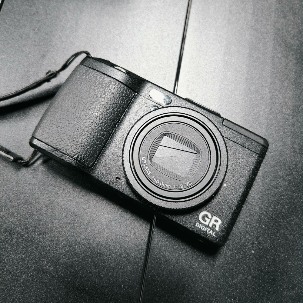 RICOH GR DIGITAL IV(GRD4) 10.4MP Black Compact Digital Camera 90