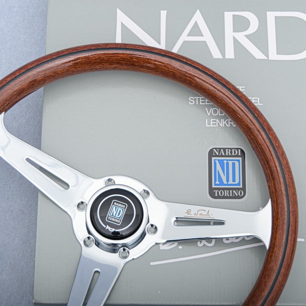 【新春SALE】NARDI ND TORINO ステアリングホイール　シルバー NARDI Classic 350mm Steering Wheel Mahogany Wood with Chrome