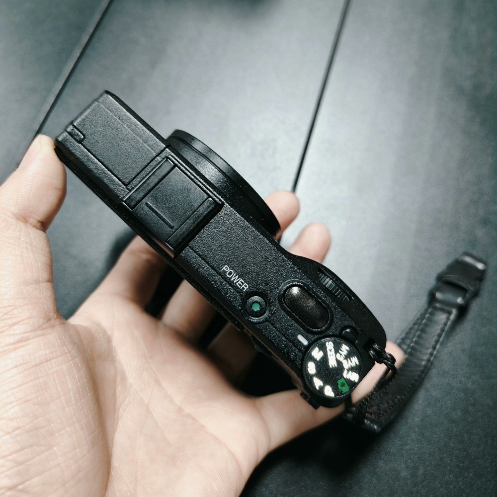 RICOH GR DIGITAL IV(GRD4) 10.4MP Black Compact Digital Camera 90